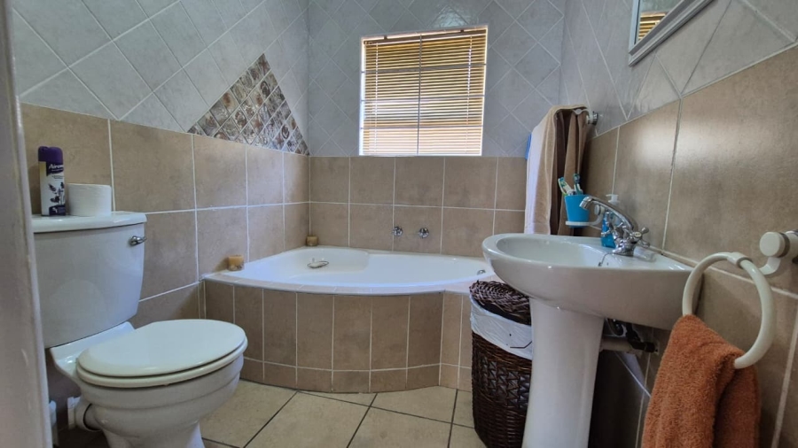 3 Bedroom Property for Sale in Country Club Western Cape